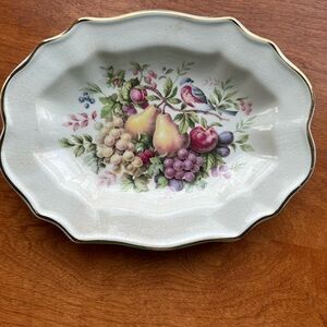 Avon Oval Plate made by Enoch Wedgwood (Tunstall) Ltd. edged in 22-carat gold